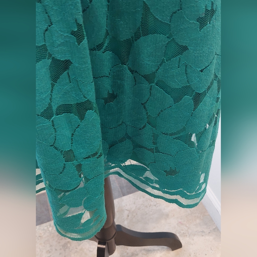 Ronni Nicole Emerald Lace Midi Dress - Picture 2 of 7